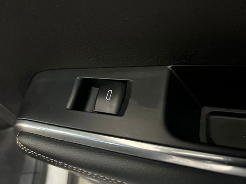 Used 2025 GMC Acadia Elevation image 24