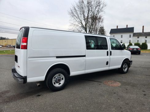 Used 2017 GMC Savana 3500 Extended image 16