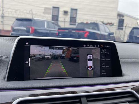 Used 2021 BMW 750i xDrive image 29