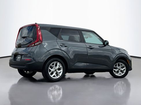 Used 2022 Kia Soul S FWD image 2