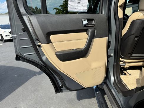 Used 2009 HUMMER H3 Luxury AWD/4WD image 45