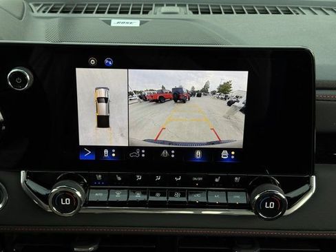 Used 2023 Chevrolet Colorado Z71 w/ Z71 Convenience Package 2 AWD/4WD image 18