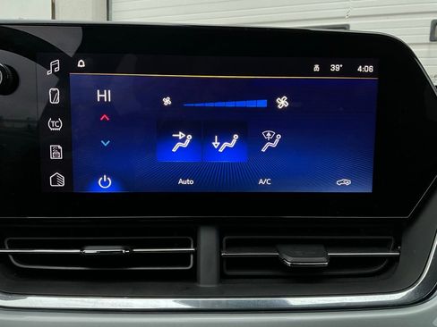 Used 2025 Chevrolet Trax LT image 27