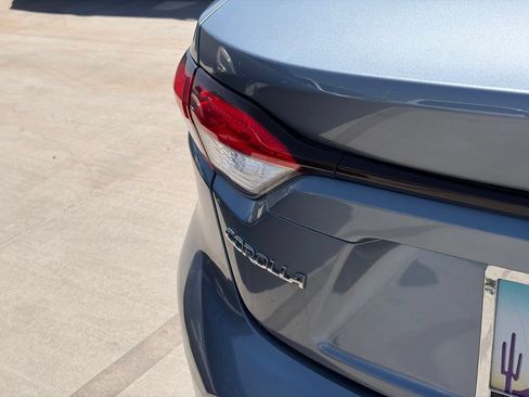 Used 2020 Toyota Corolla LE FWD image 5
