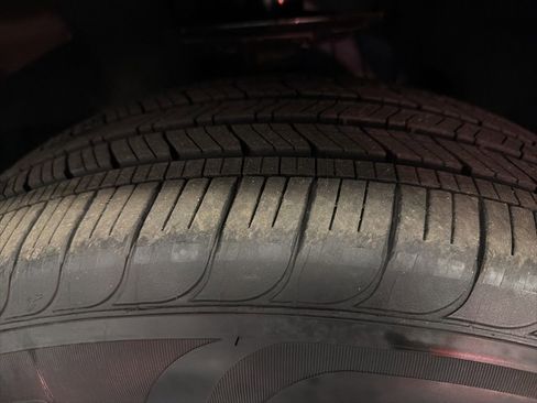 Used 2023 Ford Explorer XLT w/ Equipment Group 202A image 12