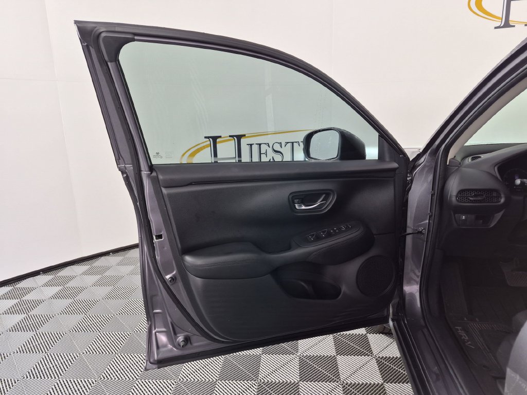 Used 2023 Honda HR-V LX image 13