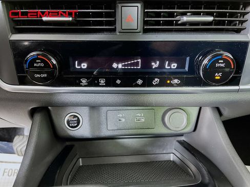 Used 2023 Nissan Rogue SV AWD/4WD image 22
