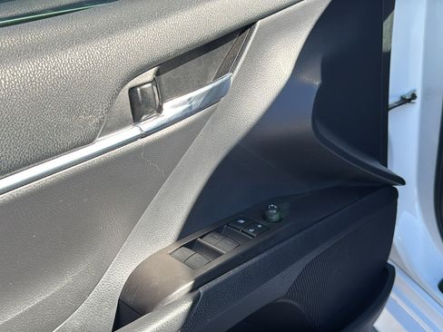 Used 2021 Toyota Camry LE image 8