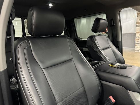 Used 2019 Ford F350 Lariat image 38