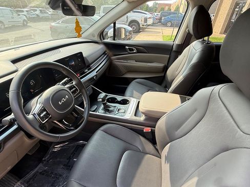 Used 2026 Kia Carnival FWD image 9