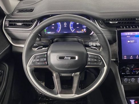 Used 2023 Jeep Grand Cherokee Limited AWD/4WD image 16