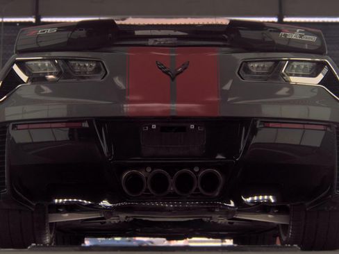 Used 2016 Chevrolet Corvette Z06 w/ 3LZ Preferred Equipment Group RWD image 6