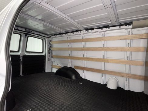 Used 2024 GMC Savana 2500 Work Van w/ Driver Convenience Package image 16
