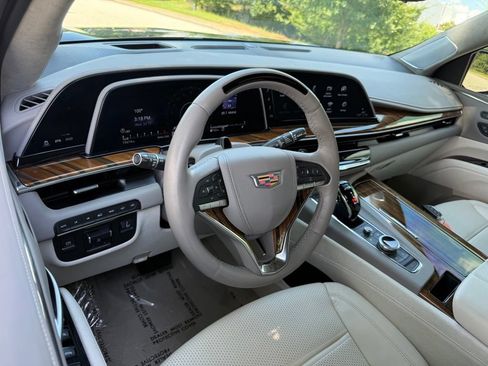 Certified 2024 Cadillac Escalade Sport Platinum w/ LPO, ONYX Package AWD/4WD image 4