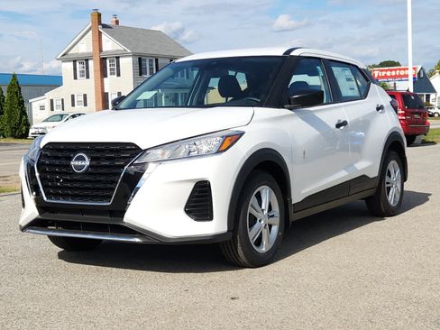 New 2025 Nissan Kicks Play S image 1