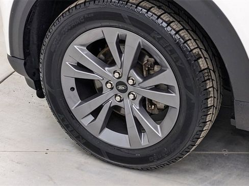 Certified 2022 Ford Explorer XLT w/ Equipment Group 202A image 5