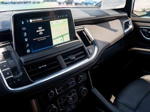 Certified 2024 Chevrolet Suburban Z71 w/ Luxury Package AWD/4WD image 18