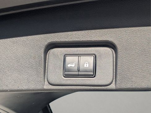 Used 2025 Nissan Rogue SV FWD image 11