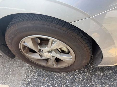 Used 2023 Hyundai Elantra SE FWD image 7