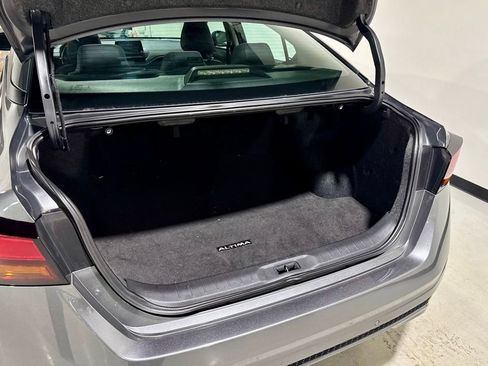 Used 2020 Nissan Altima 2.5 SR w/ Premium Package image 8