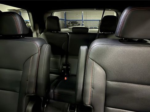Used 2024 Chevrolet Traverse Z71 image 16