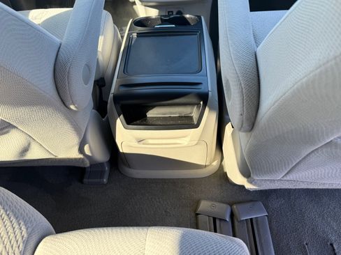 Used 2014 Toyota Sienna LE image 14