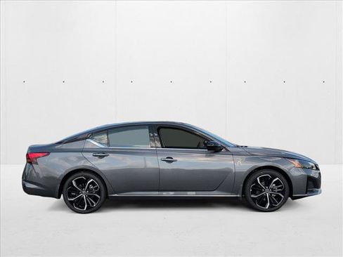 New 2025 Nissan Altima 2.5 SR w/ SR Premium Package image 4
