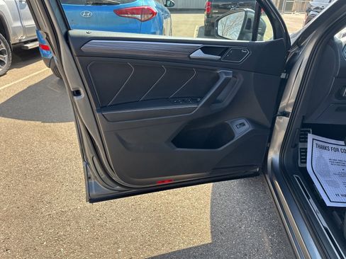 Certified 2022 Volkswagen Tiguan SEL R-Line image 16