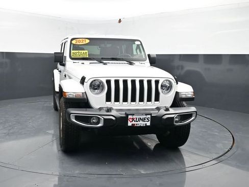Used 2021 Jeep Wrangler Unlimited Sahara w/ Uconnect 4C Nav & Sound Group AWD/4WD image 2