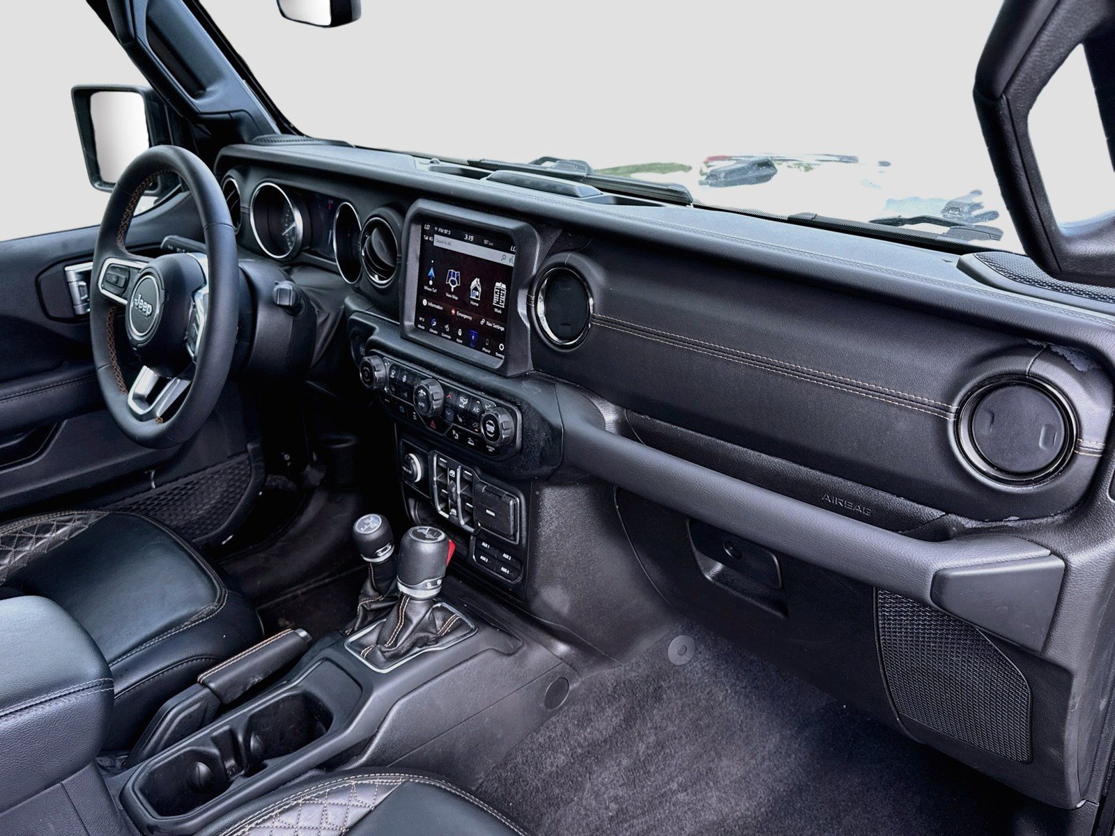 Used 2023 Jeep Wrangler Unlimited Sahara AWD/4WD image 29