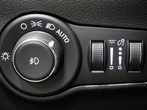 Used 2022 Jeep Compass Latitude w/ Sun and Sound Group AWD/4WD image 14