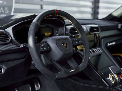 Used 2024 Lamborghini Urus Performante image 38