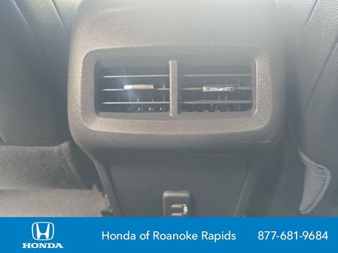 Used 2024 GMC Terrain SLT FWD image 31