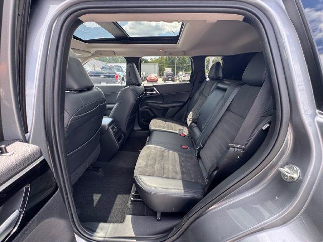 Used 2023 Mitsubishi Outlander SE FWD image 13
