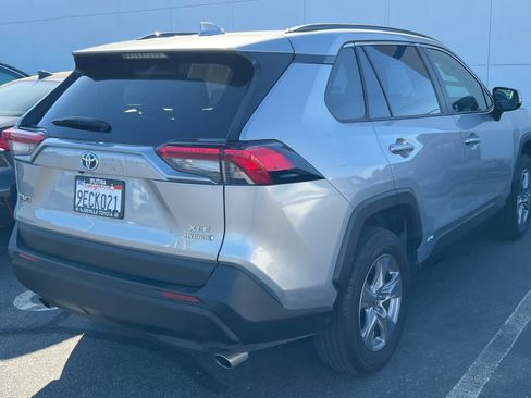 Used 2022 Toyota RAV4 XLE w/ Convenience Package AWD/4WD image 4