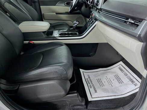 Used 2022 Kia Carnival LX FWD image 33
