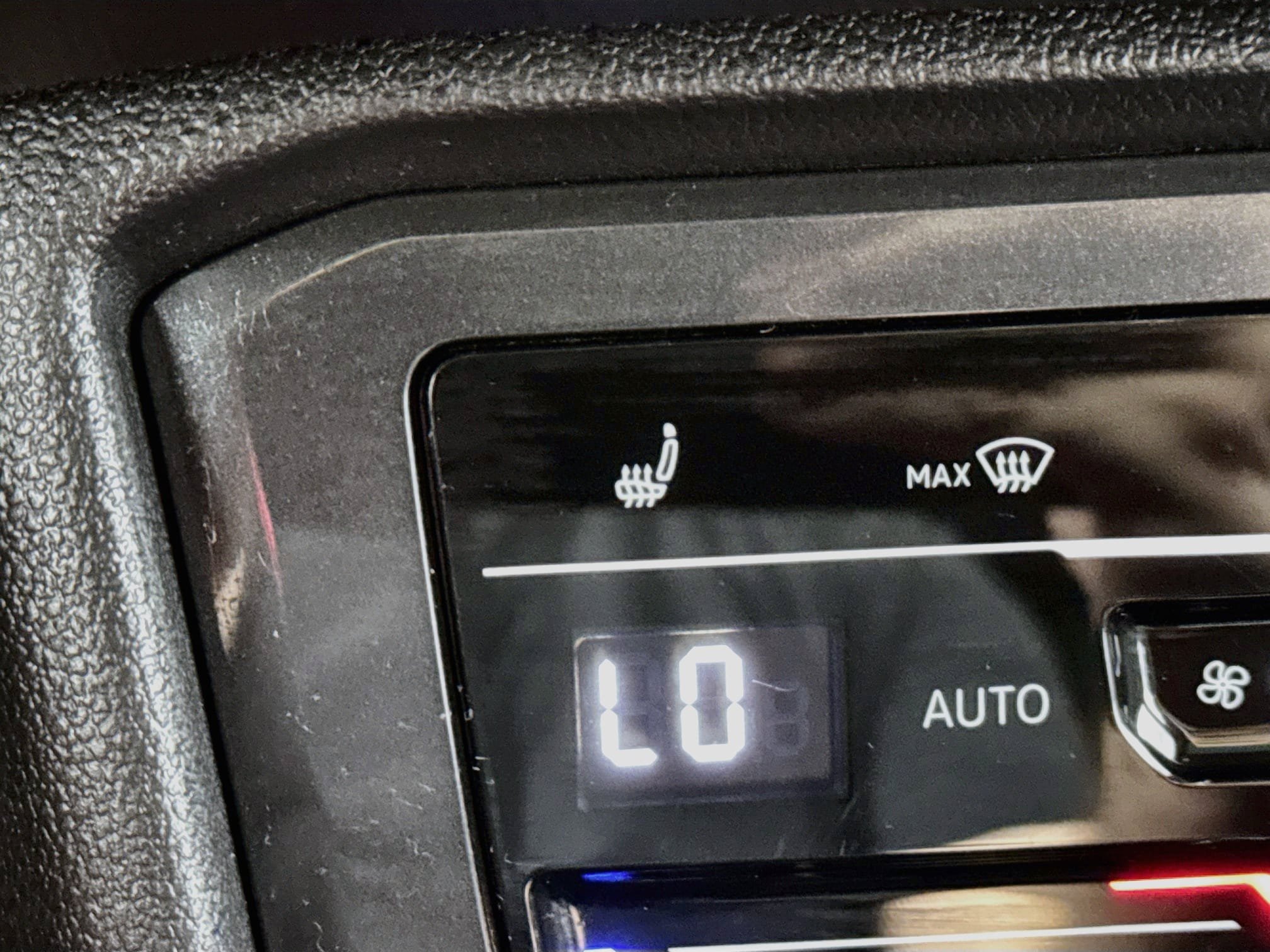 Used 2023 Volkswagen Tiguan SE R-Line AWD/4WD image 4