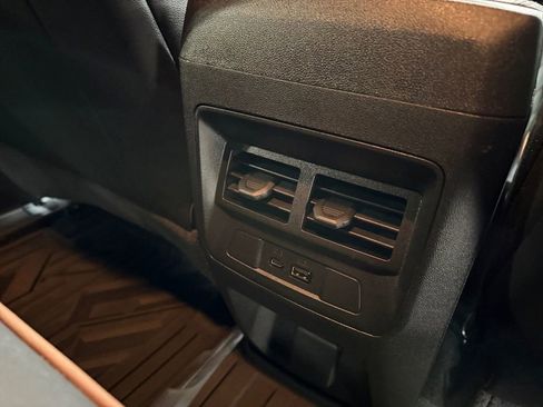 Used 2025 GMC Canyon AT4 AWD/4WD image 17