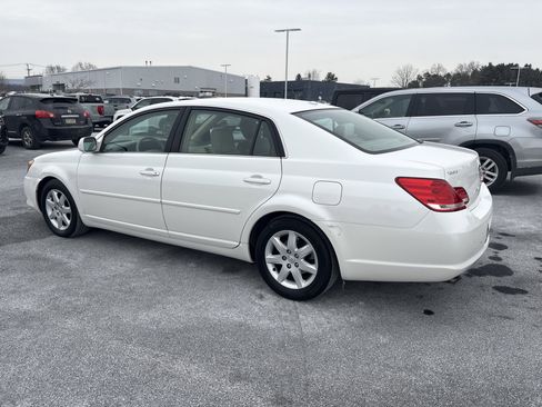 Used 2010 Toyota Avalon XLS image 4