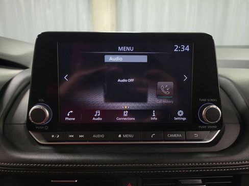 Used 2025 Nissan Rogue SV FWD image 19