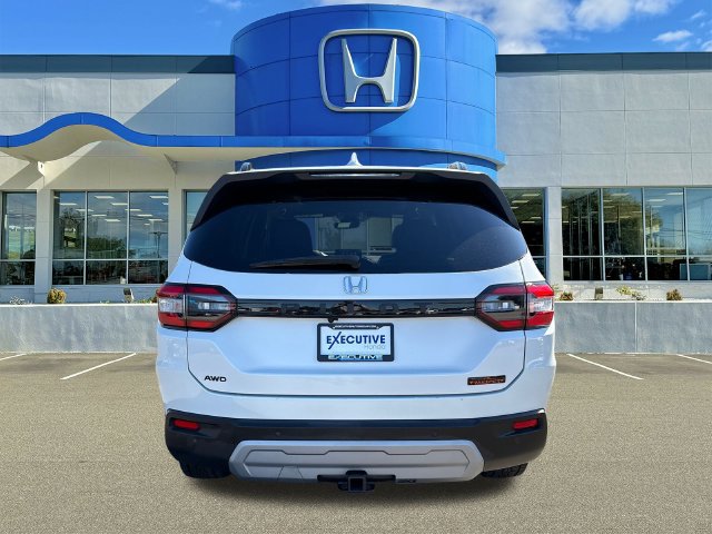 Used 2023 Honda Pilot TrailSport image 3