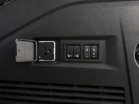Used 2026 GMC Yukon Denali w/ Sun & Power Step Package AWD/4WD image 12