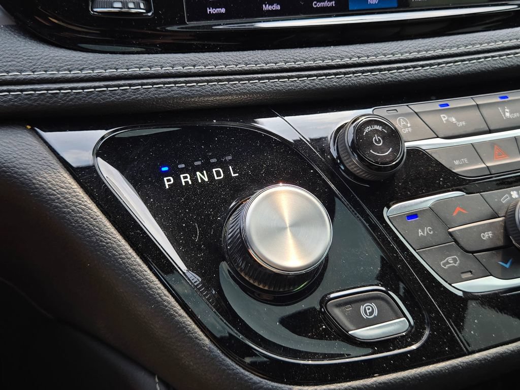 Used 2025 Chrysler Pacifica Limited FWD image 34