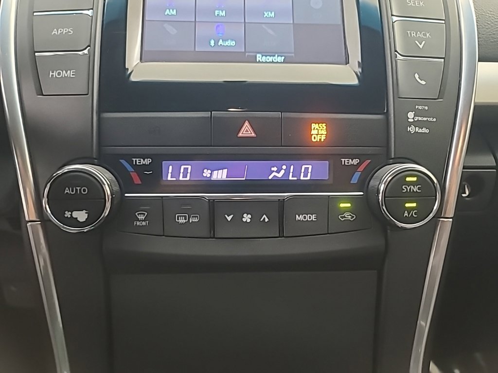 Used 2015 Toyota Camry XSE FWD image 33