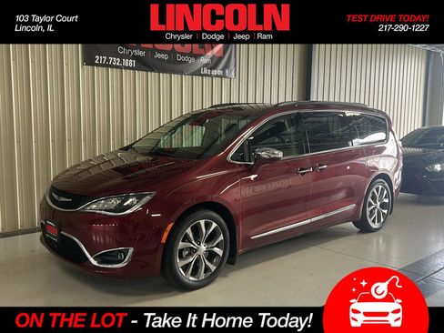 Used 2018 Chrysler Pacifica Limited w/ Tire & Wheel Group FWD image 1