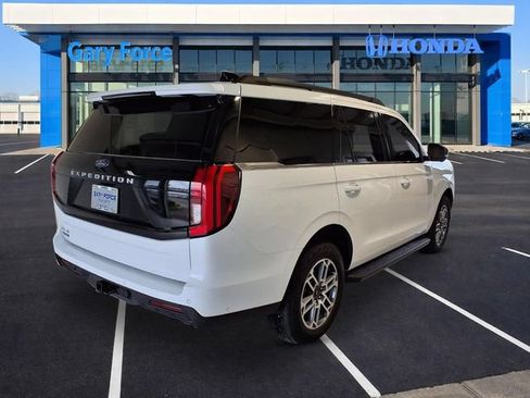 Used 2025 Ford Expedition Active AWD/4WD image 2