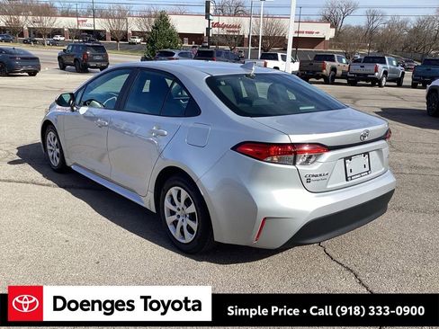 Used 2024 Toyota Corolla LE image 6