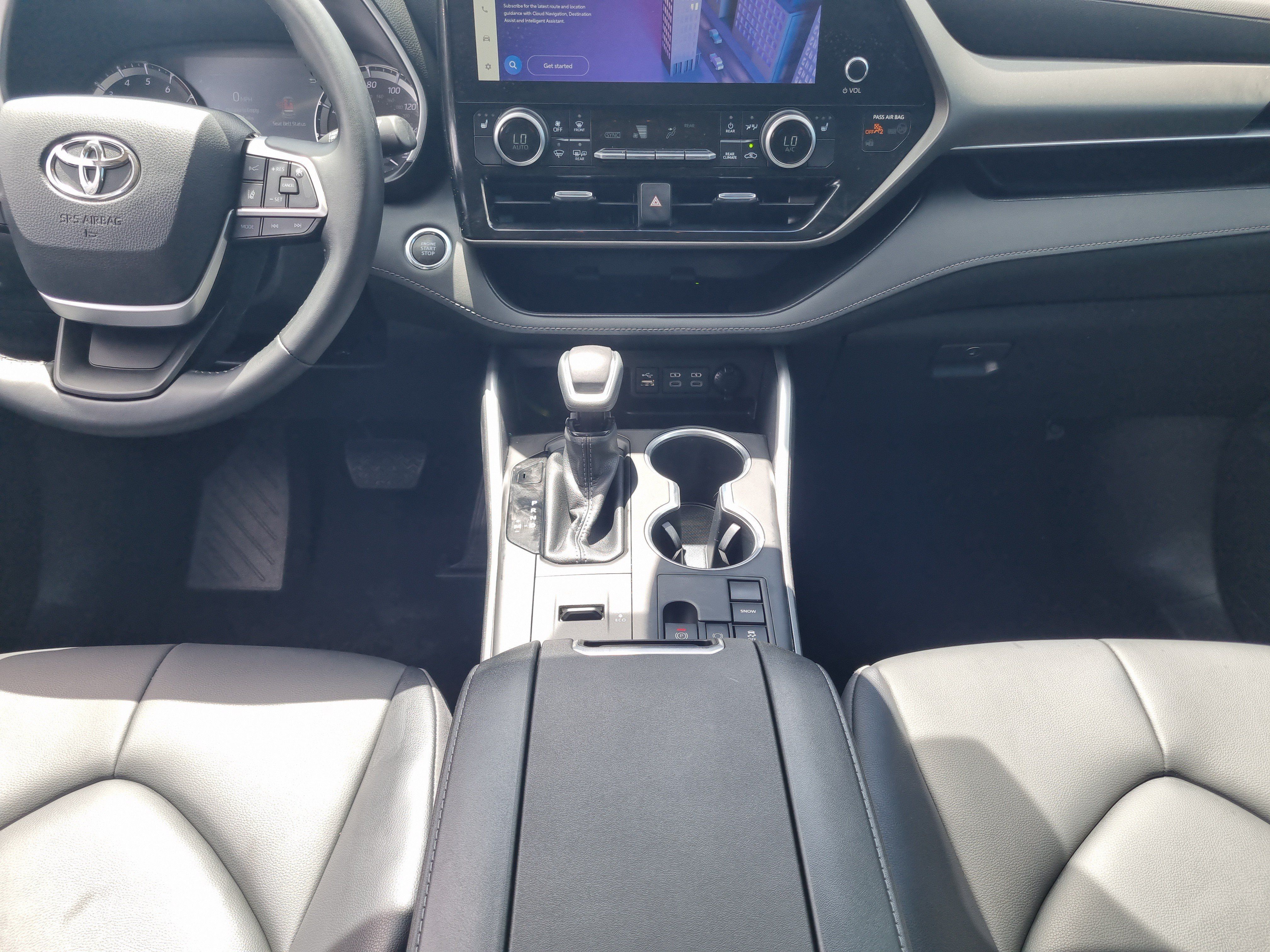 Used 2023 Toyota Highlander XLE FWD image 22