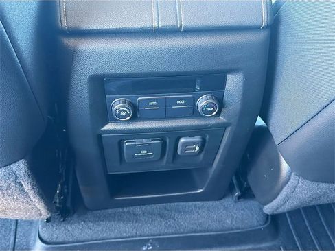 Used 2021 Chevrolet Traverse RS image 20