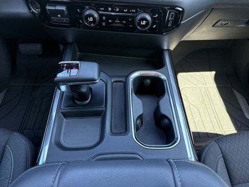 Used 2023 Chevrolet Silverado 1500 RST w/ Z71 Off-Road Package AWD/4WD image 14